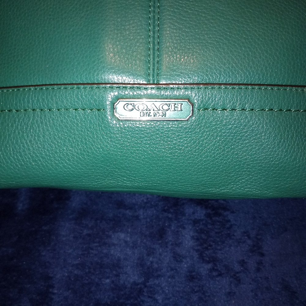 EUC Coach Park pebbled Leather Carrie Tote Hunter Green - Picture 3 of 15